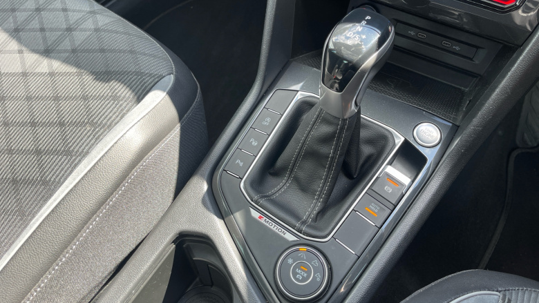 Volkswagen Tiguan 2.0 TDI 200 4Motion R-Line 5dr DSG Diesel Estate